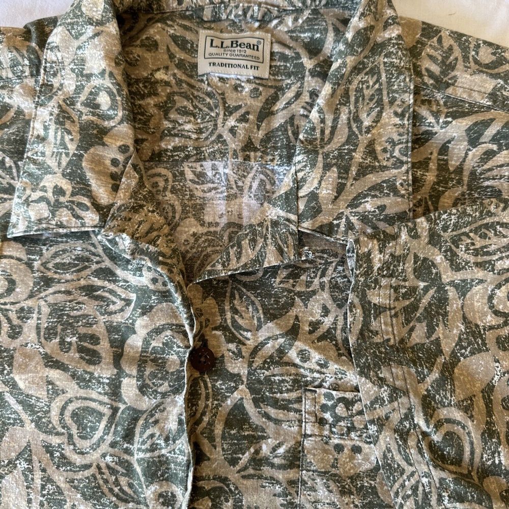 L.L. Bean Men's XL Button Up Shirt Short Sleeve Floral Hawaiian Traditional Fit